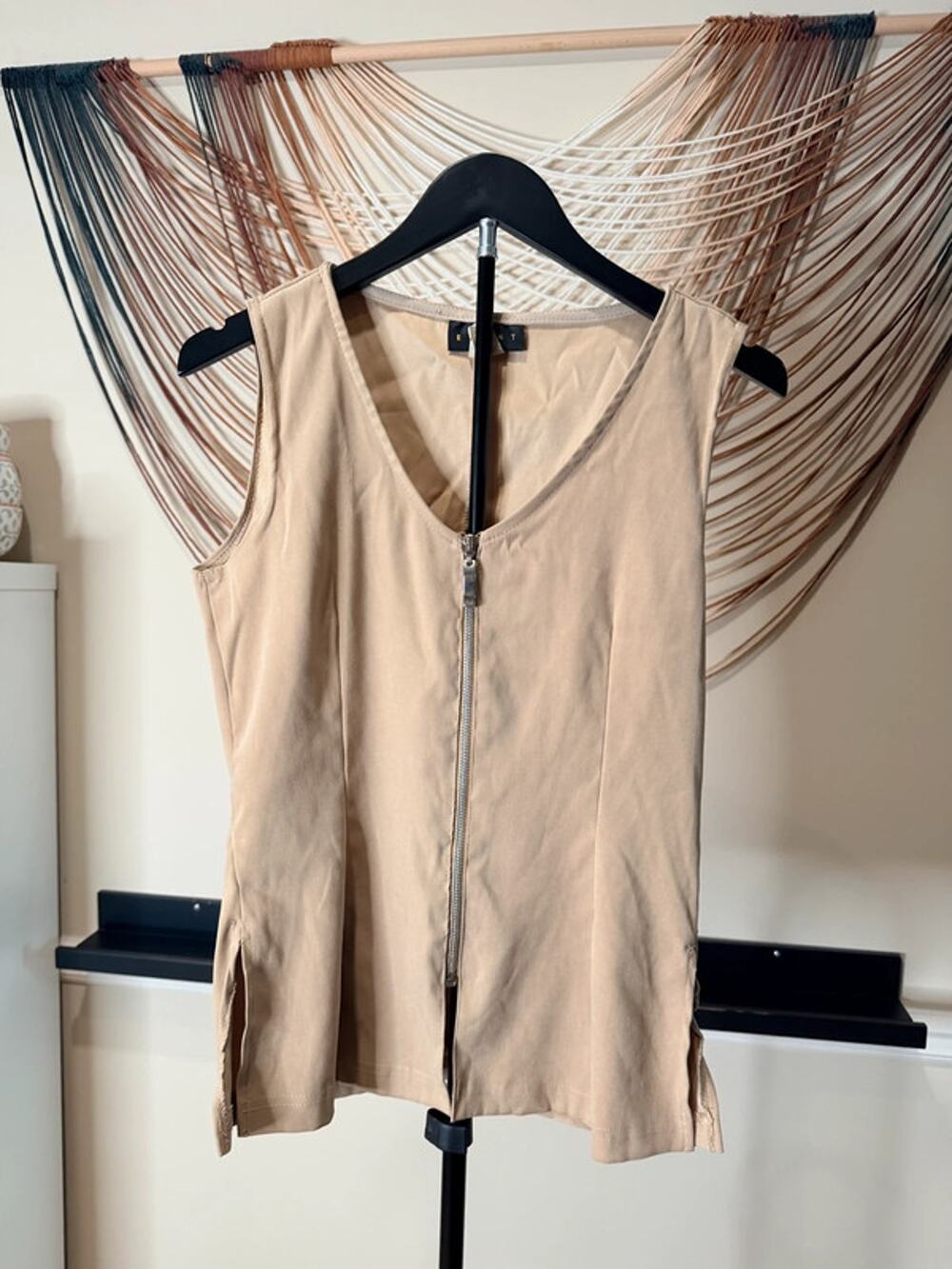 Event 10 zipper front sleeveless top M EUC 3299